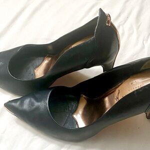 Black leather Ted Baker pumps. Great condition. Size 7.5.
